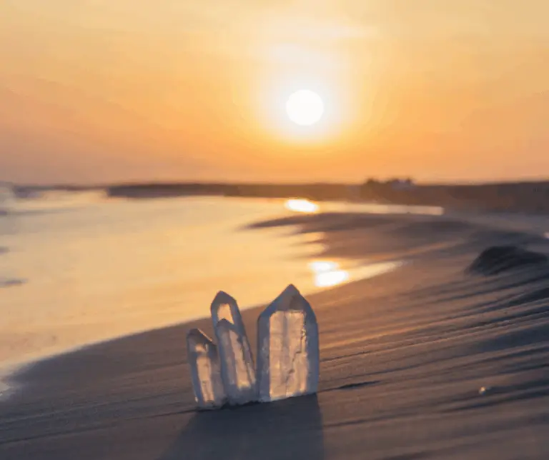 Cristal se réflétant à la lumière du soleil